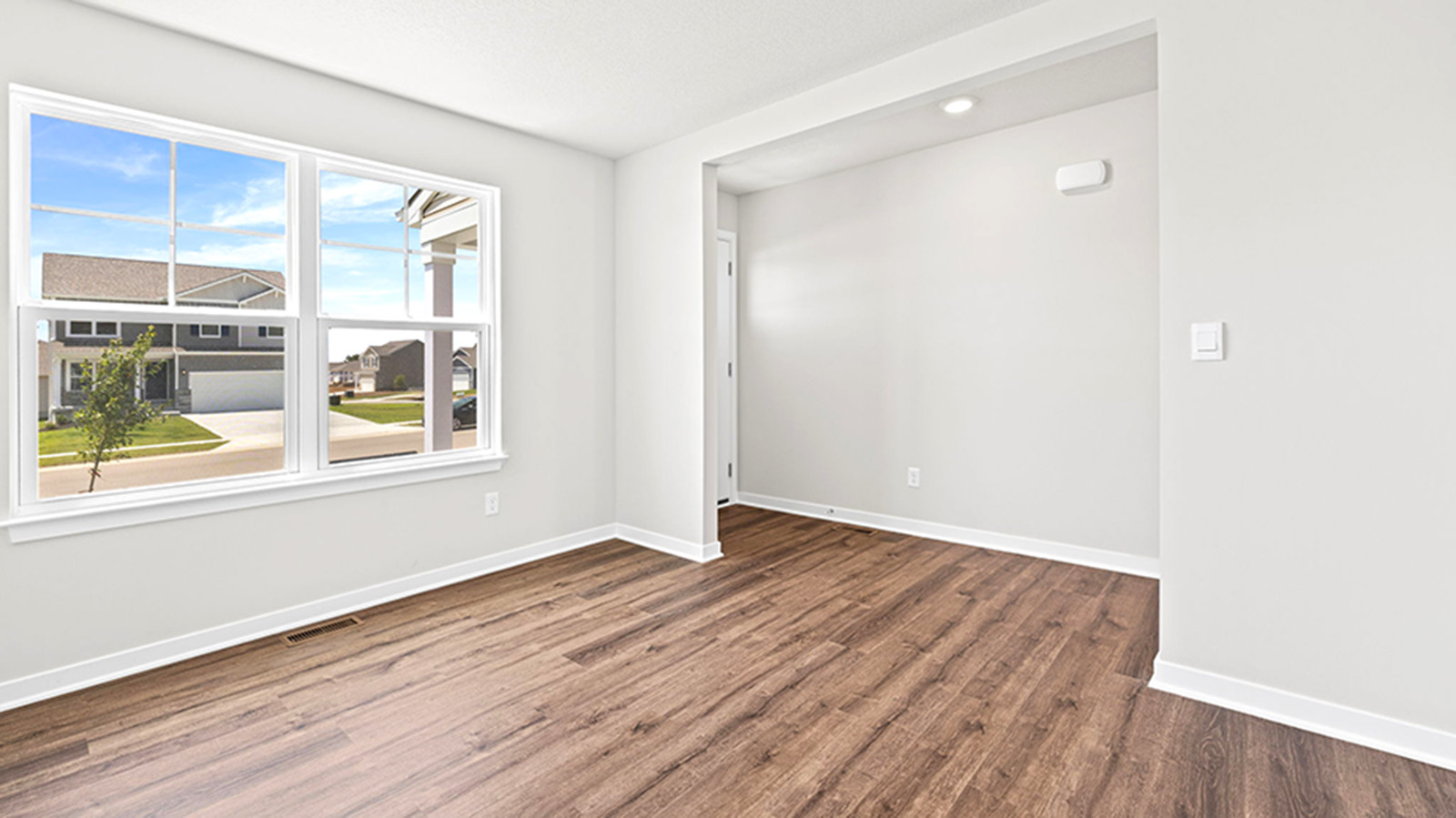 Flex or office space with large windows.