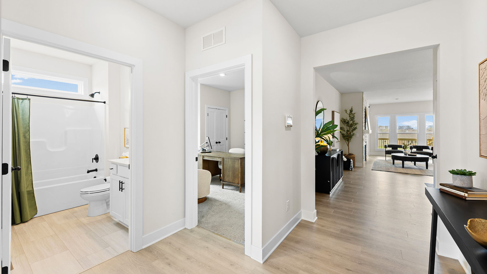 Welcoming foyer with view of front door