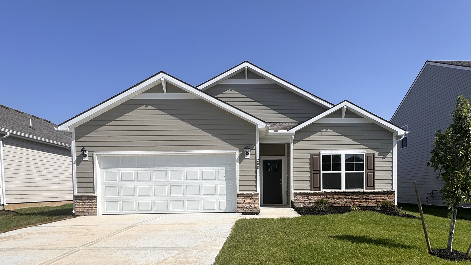 208 Lake Meadows Dr exterior