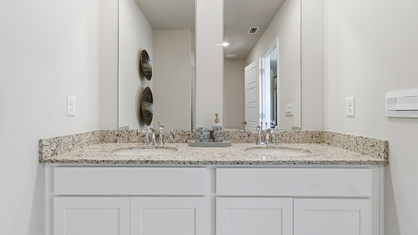 a modern and spacious 3-bedroom 2 ½-bathroom townhome