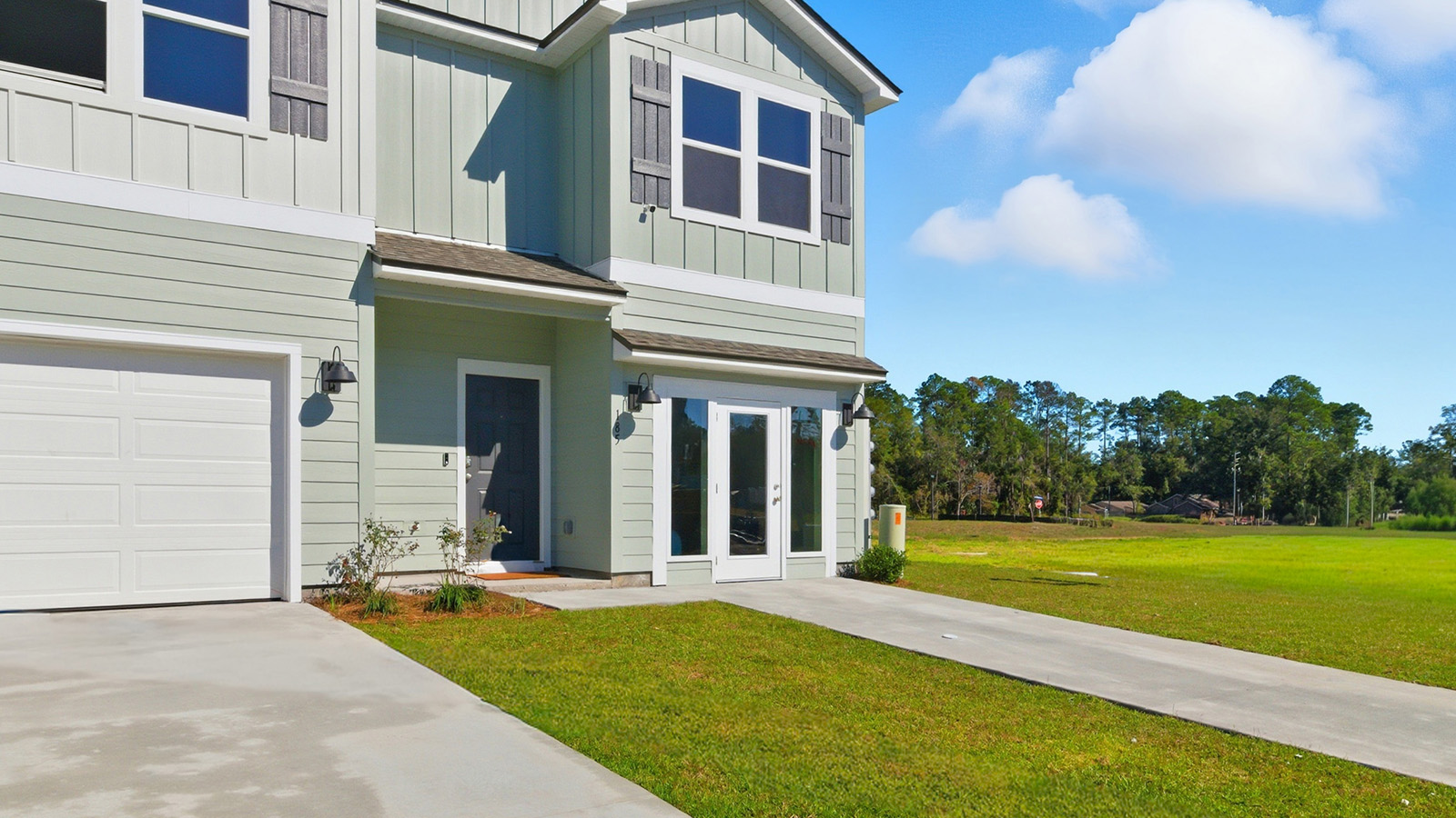 a modern and spacious 3-bedroom 2 ½-bathroom townhome