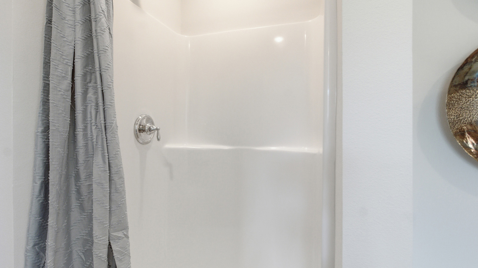 a modern and spacious 3-bedroom 2 ½-bathroom townhome