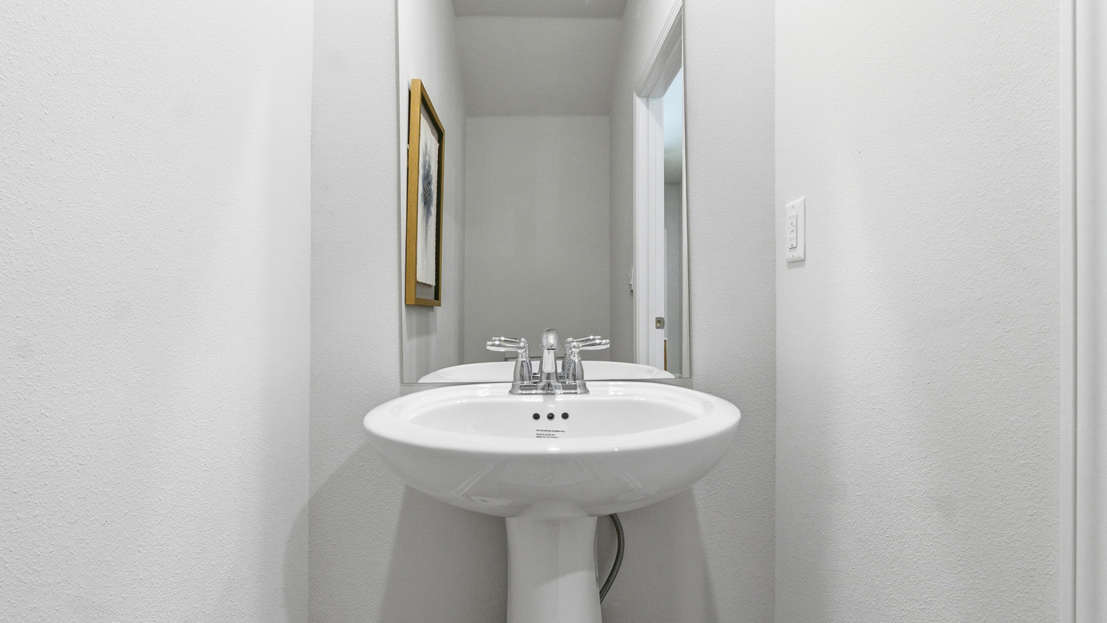 a modern and spacious 3-bedroom 2 ½-bathroom townhome