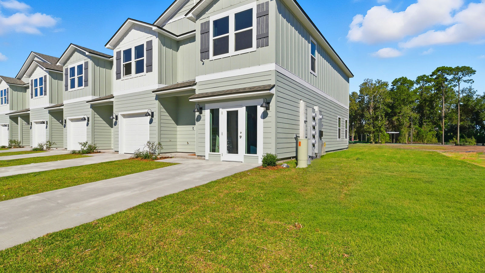 a modern and spacious 3-bedroom 2 ½-bathroom townhome