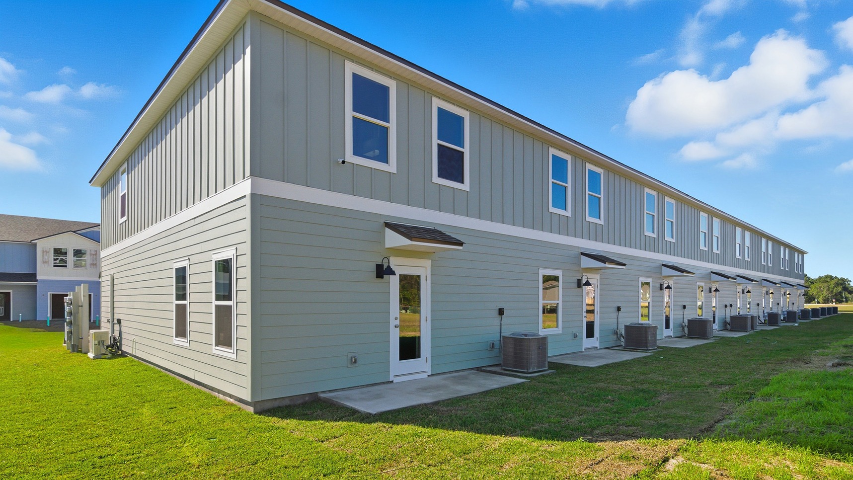 a modern and spacious 3-bedroom, 2 ½-bathroom townhome