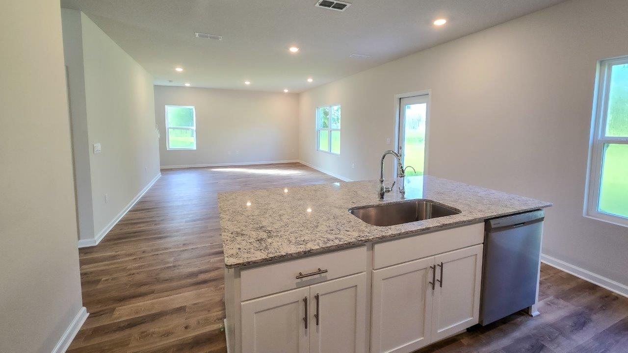 modern living with 4 bedrooms, 2.5 bathrooms