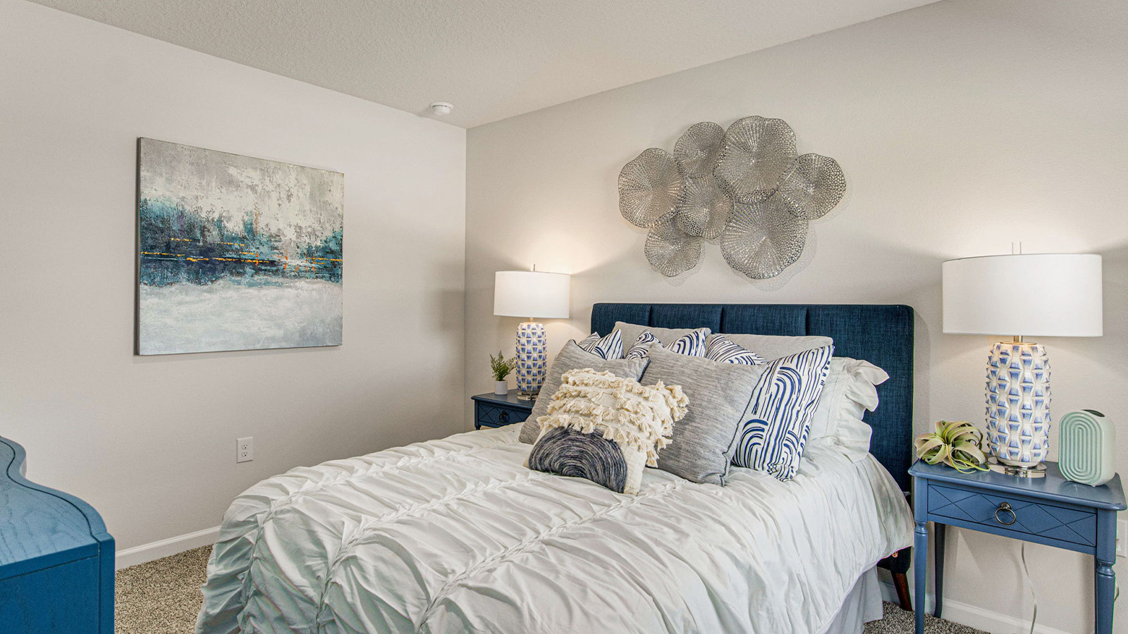 The spacious Lakeside plan offers 5 bedrooms and 3 bathrooms