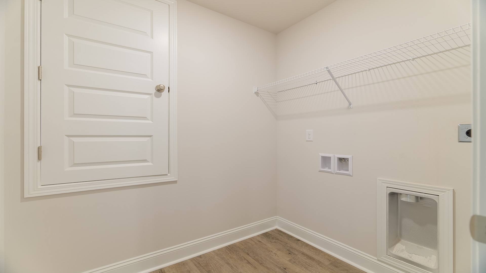 The spacious Lakeside plan offers 5 bedrooms and 3 bathrooms in 2,043 square feet