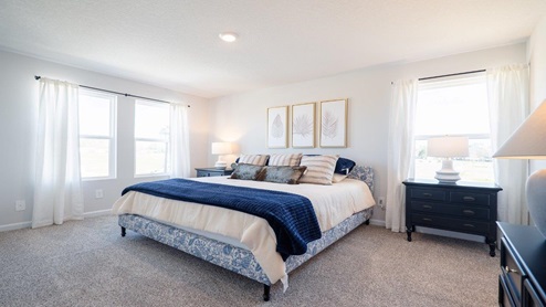 Large primary suite with king bed