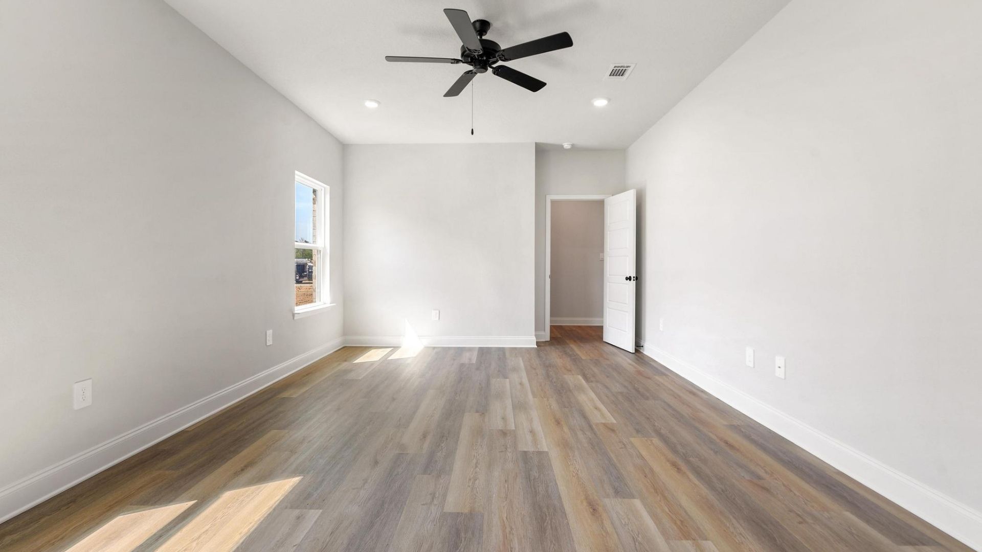 primary bedroom with hardwood floors, windows, recessed lighting, and ceiling fan
