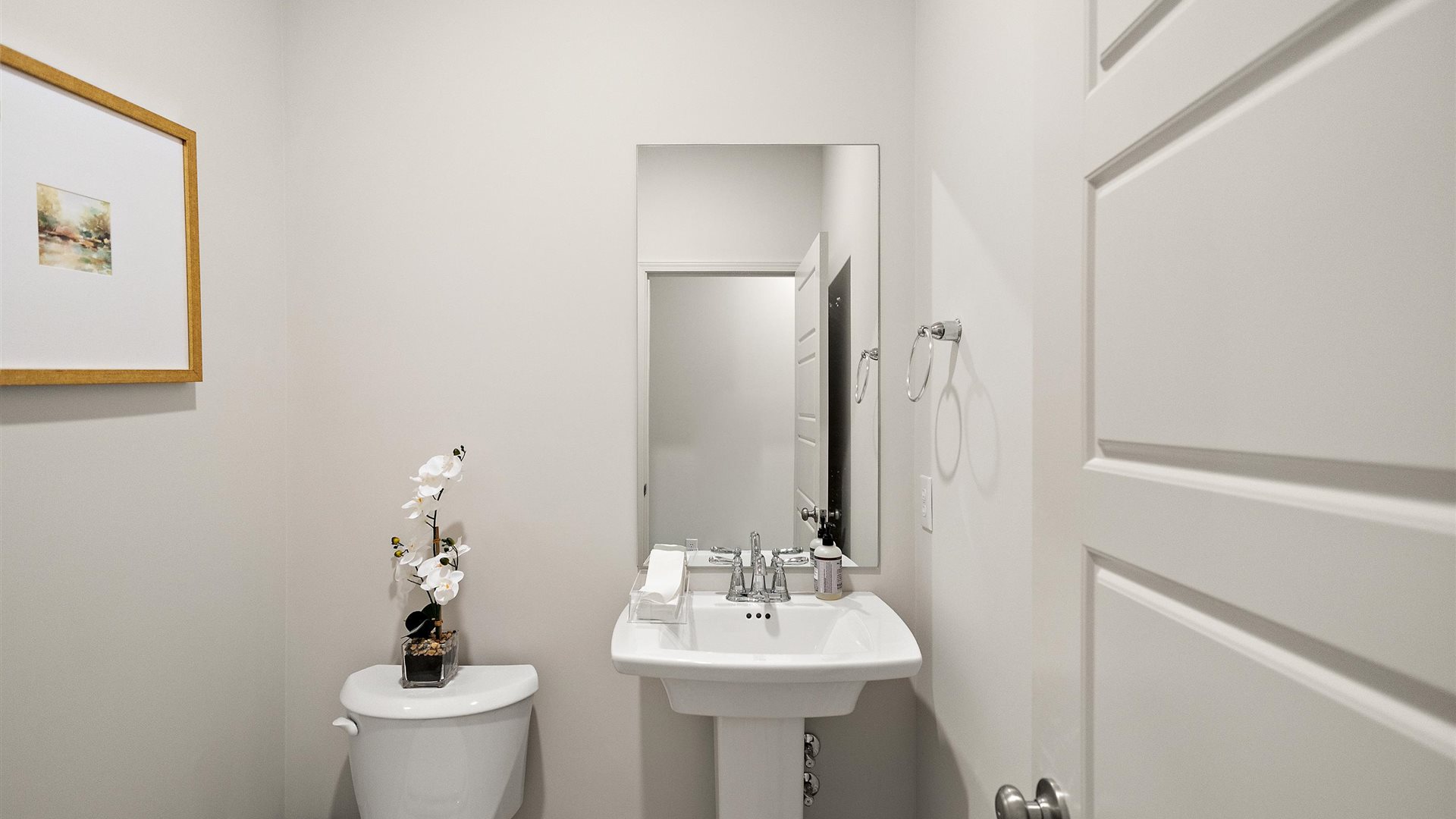 Family full bathroom 2, cabinets, single sink, mirror, cabinets, tub-shower combo By D.R. Horton