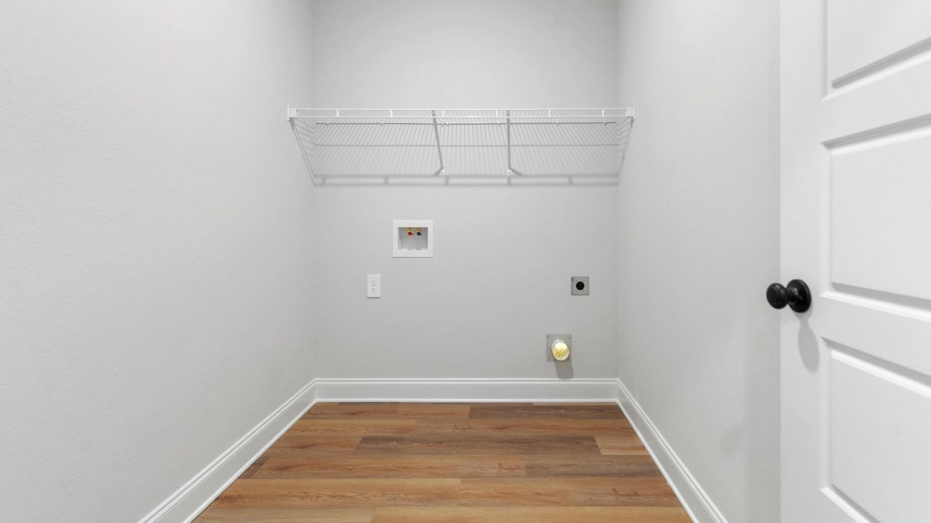 laundry room with washer and dryer connections