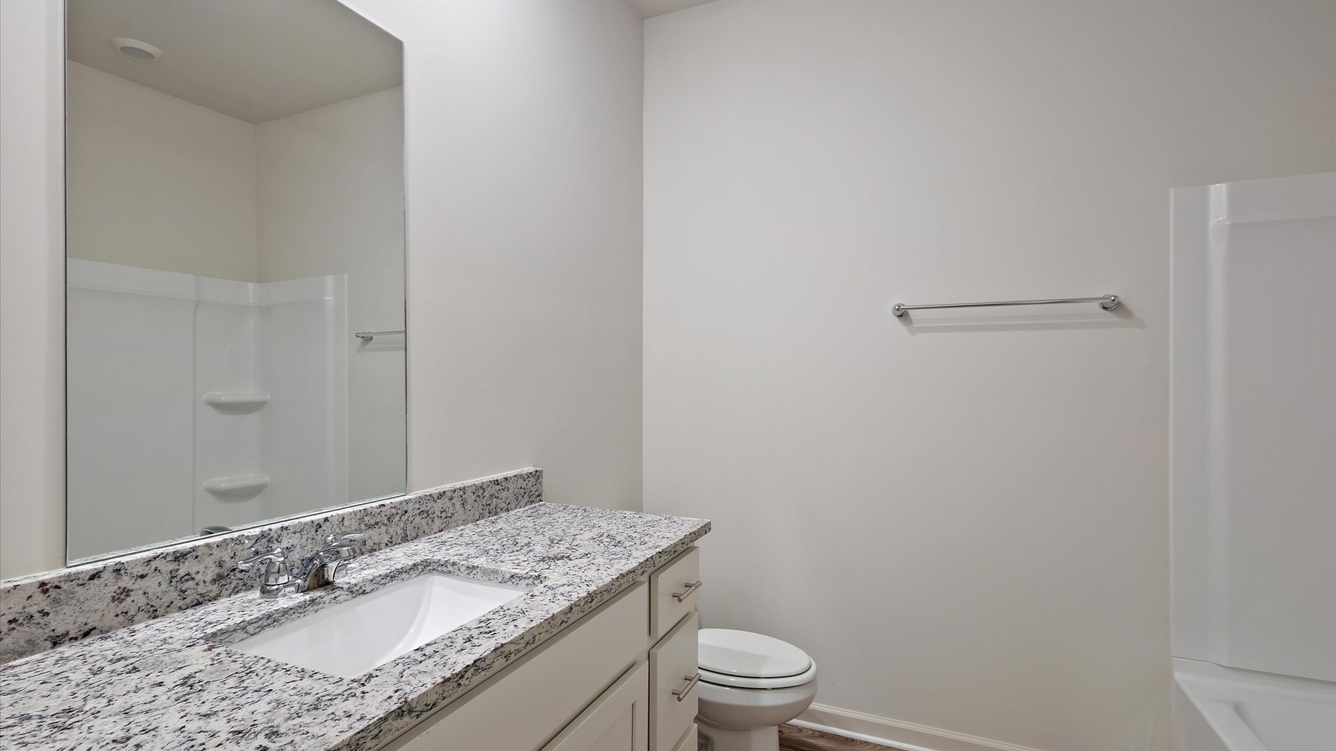 Hall bathroom with single vanity and shower/tub combo