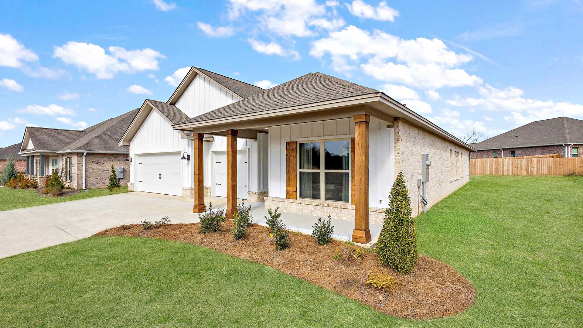 Horseshoe Bend By D.R. Horton, Clinton, MS,  4 Bed, 2-3.5 bath, 2 - 3 garage - sidewalk view