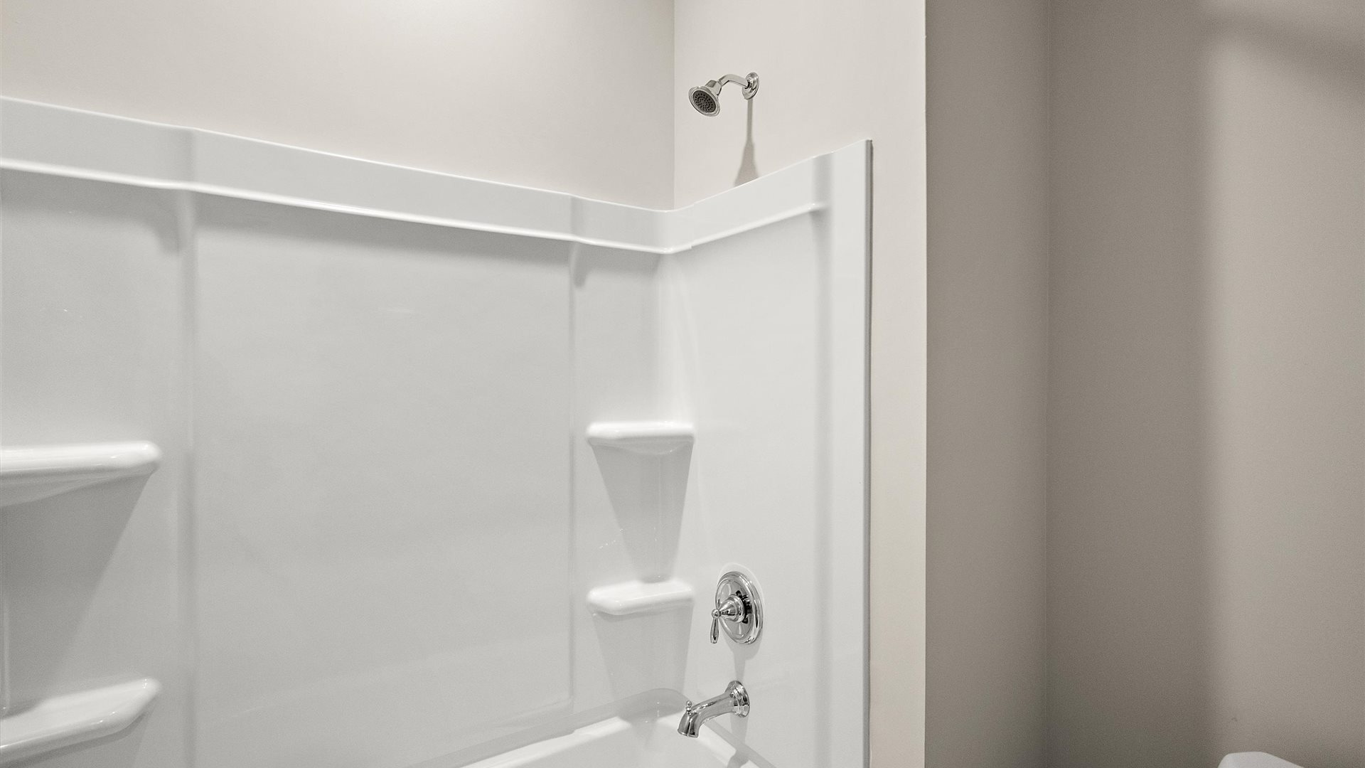 Horseshoe Bend family-guest bath with single sink, mirror, cabinets, and shower-tub combination