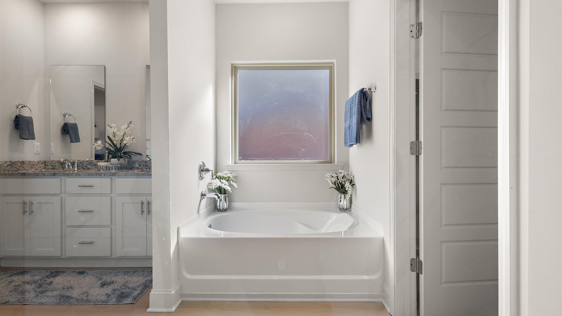 Garden tub with frosted window