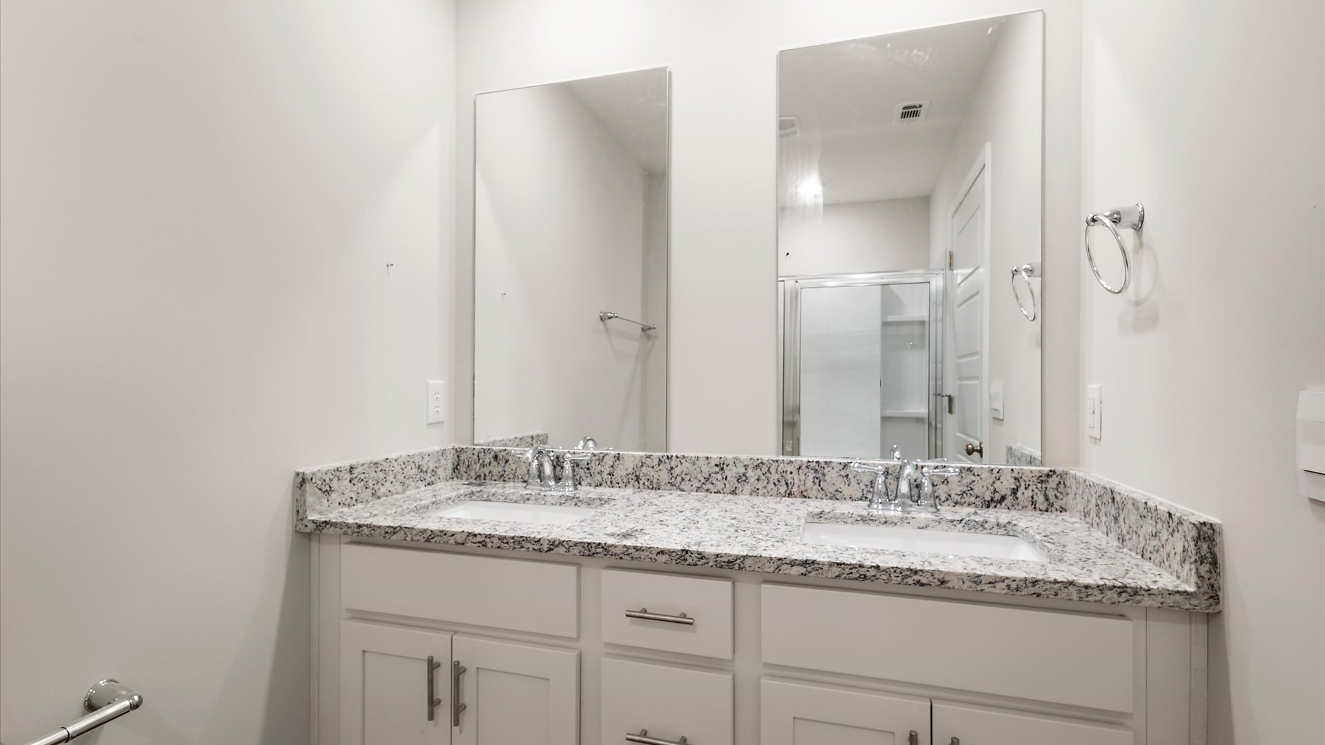 double vanity with quartz countertops