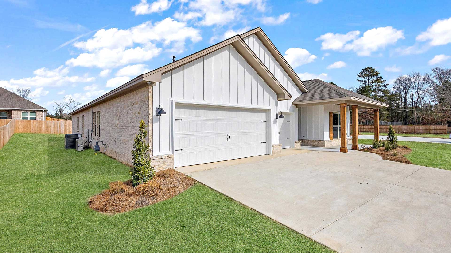 Horseshoe Bend By D.R. Horton, Clinton, MS,  4 Bed, 2-3.5 bath, 2 - 3 garage - front view