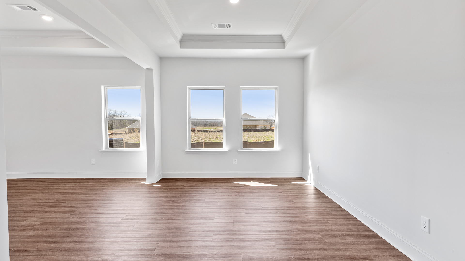 dining room with tray ceilings, hardwood floors, and recessed lighting