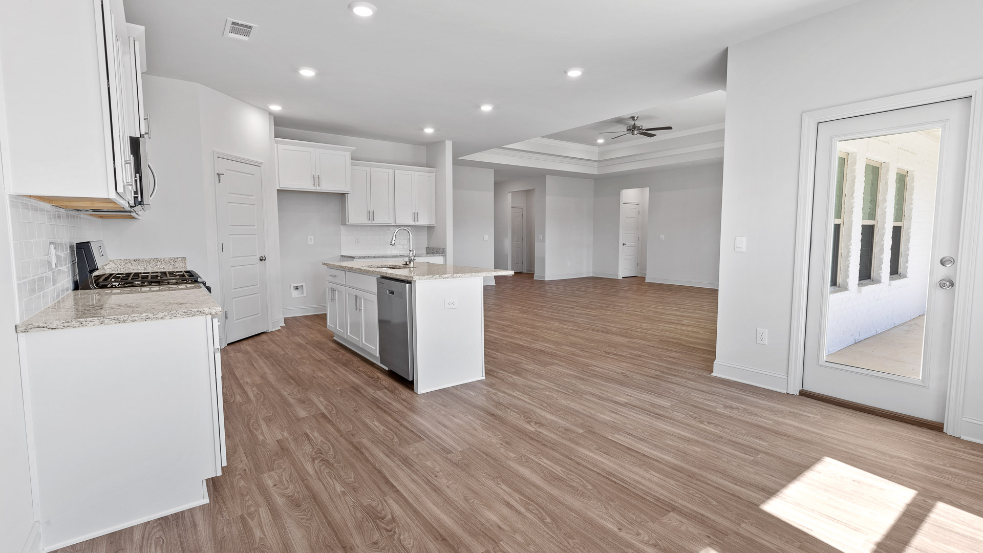 breakfast nook/dining area area
