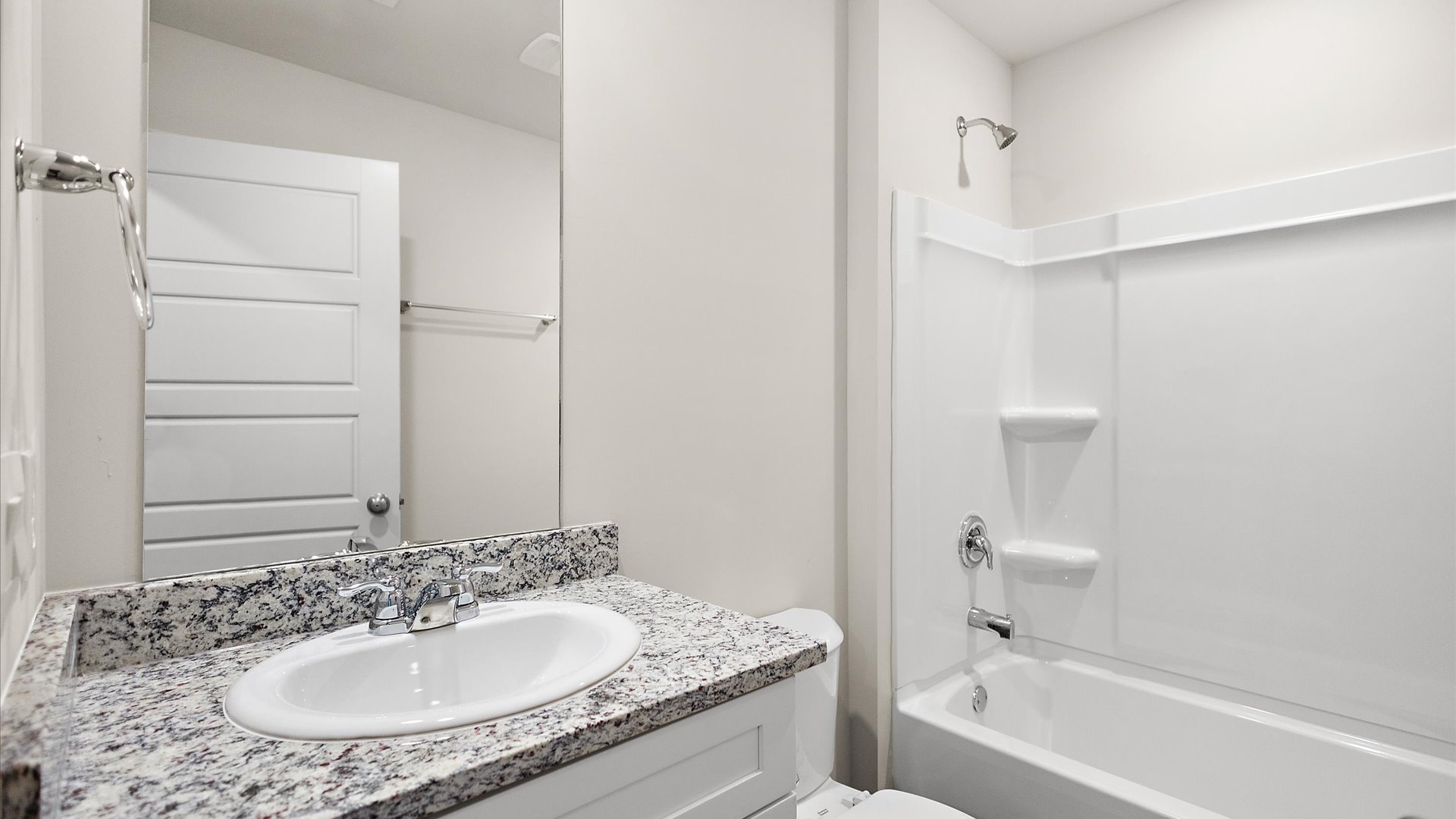 single vanity bathroom with shower/tub combo