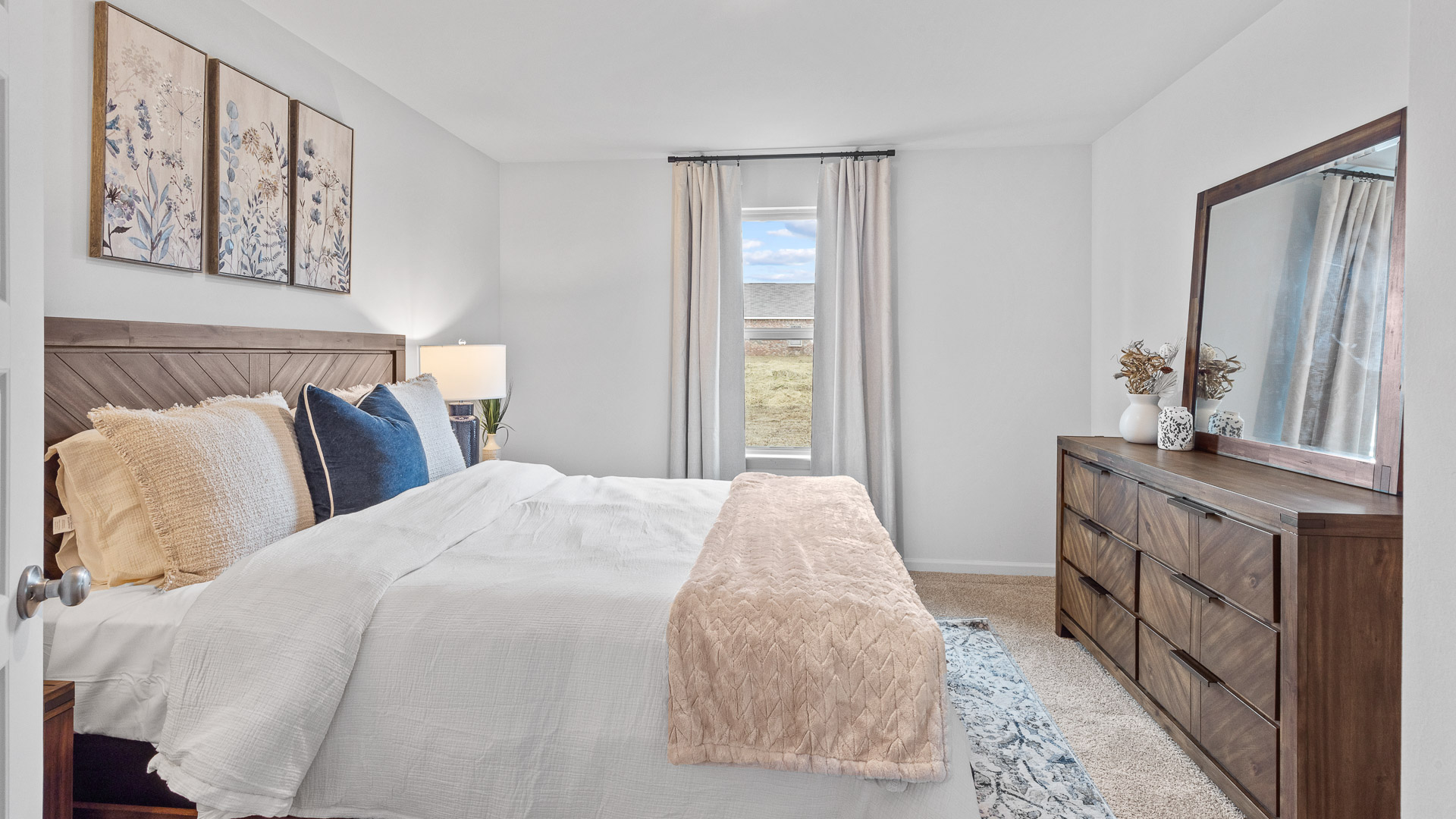 Bedroom 4/den features neutral carpet and a single window.