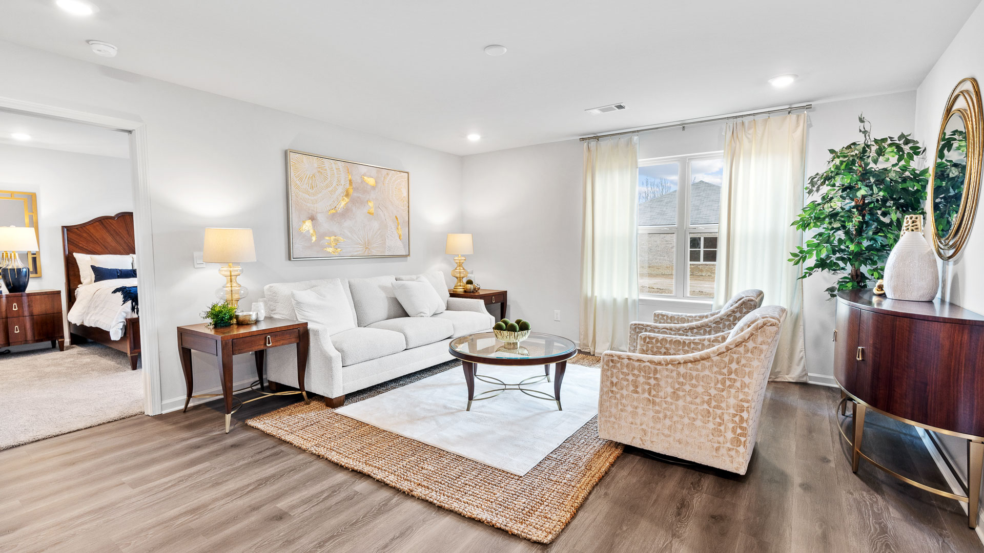 Living room with a double window.