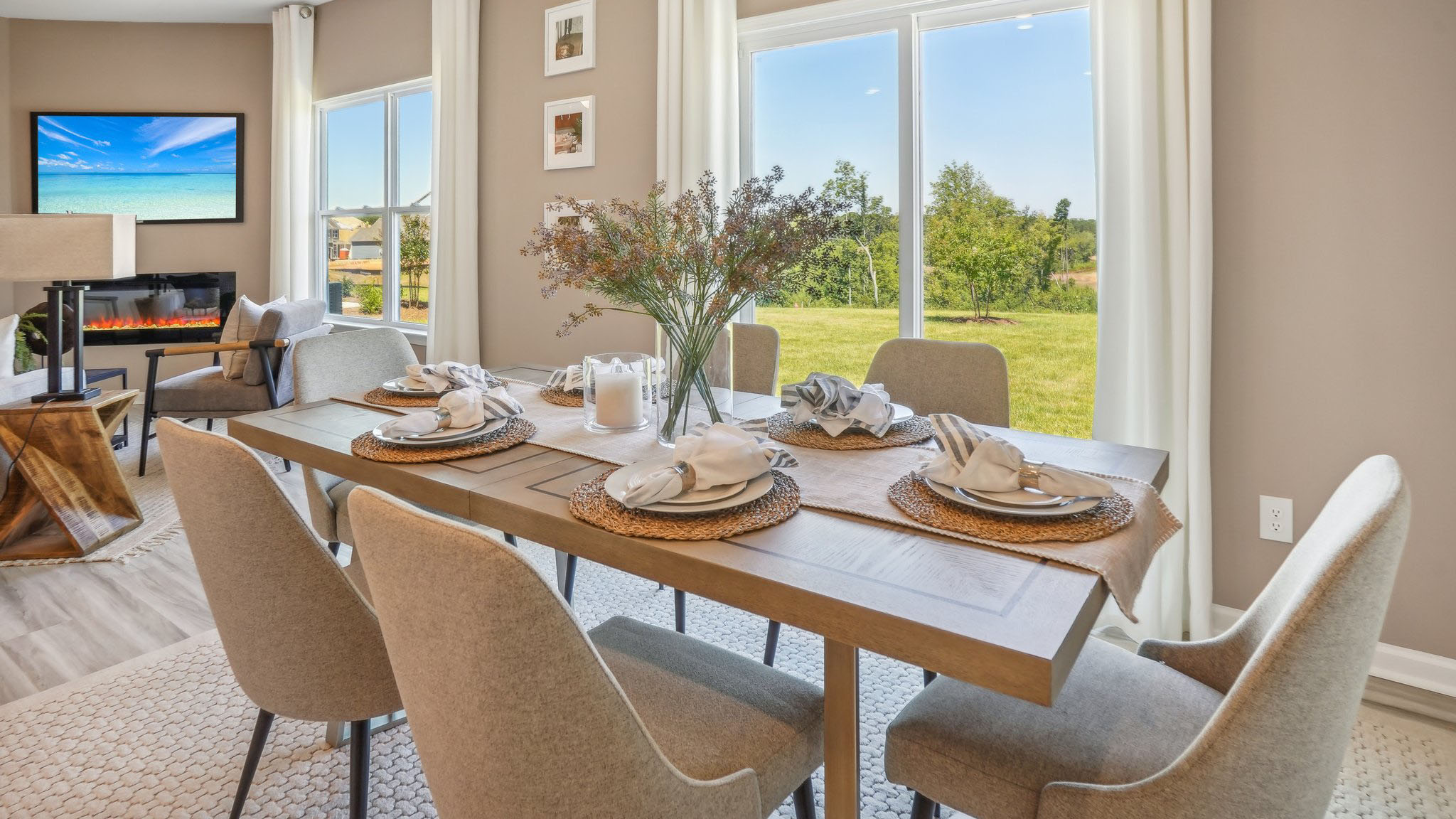 Dining area off the kitchen with sliding glass door