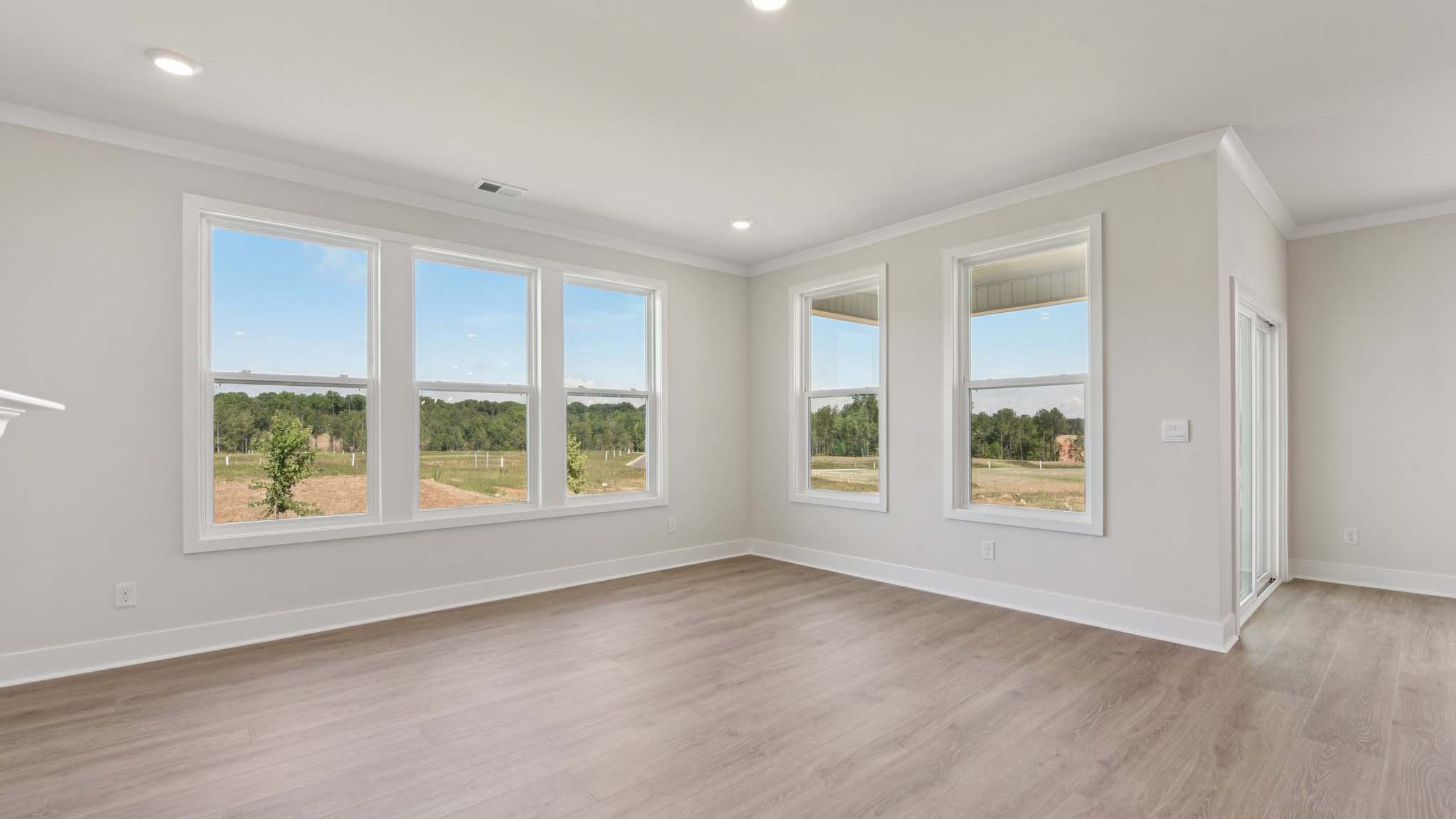 Breakfast area with lots of windows