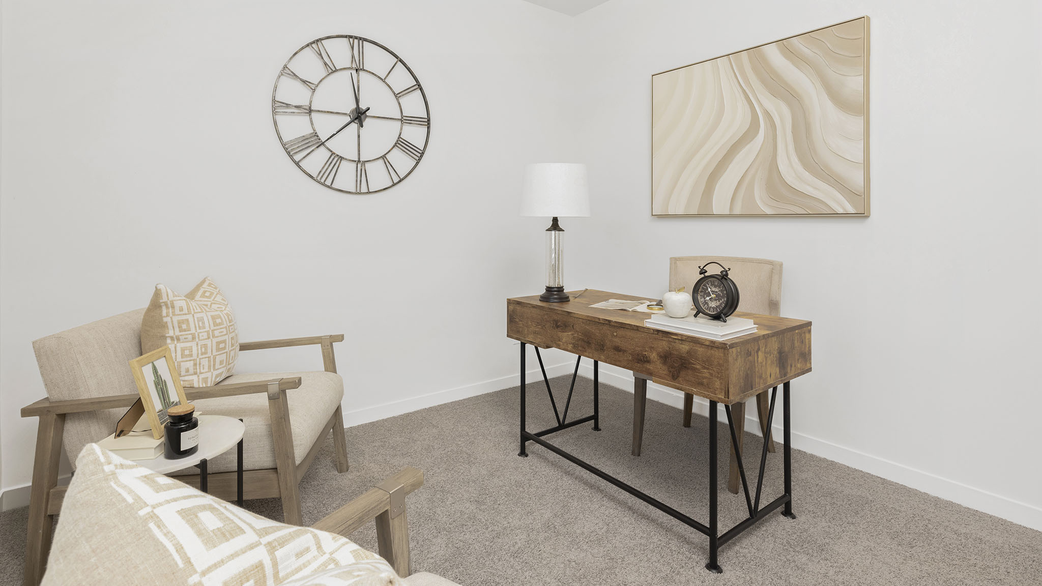 Carpeted flex space that can be used as a bedroom or office space