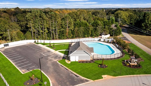 Ameneties - Pool and cabana.
