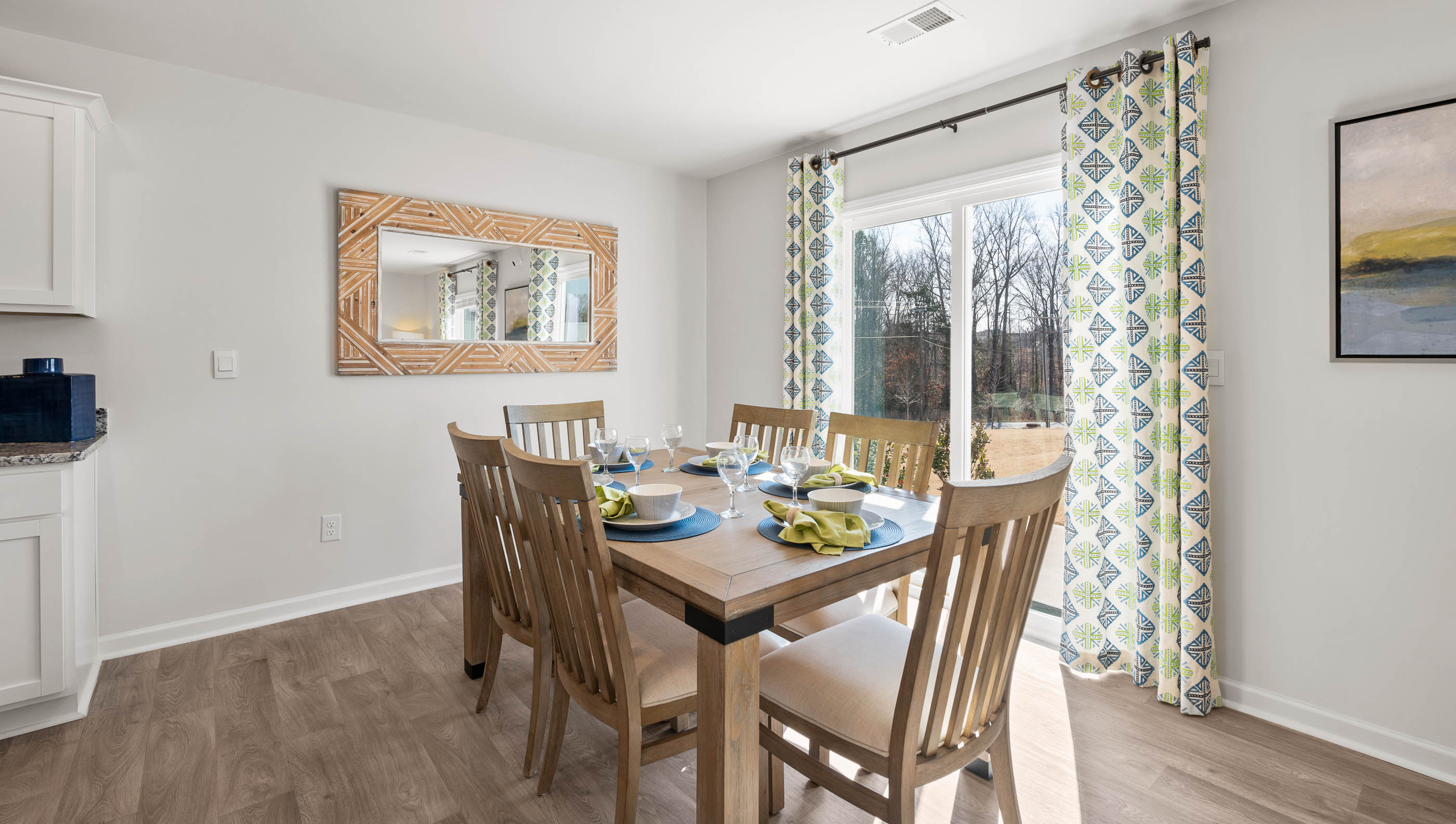 Dining area in the kitchen.