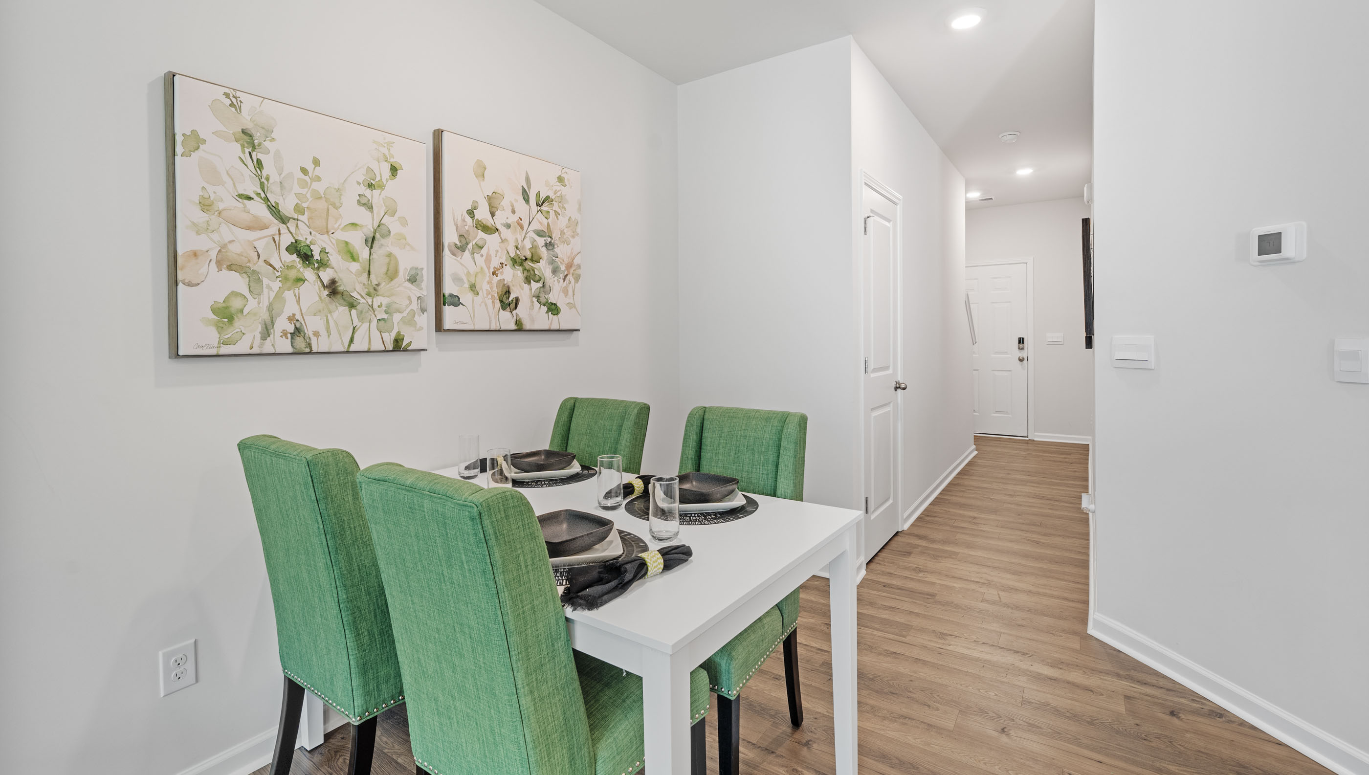 Dining area in the kitchen.