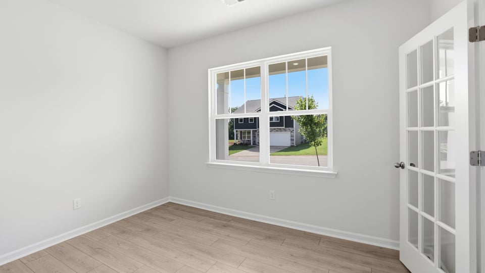Flex room with windows,