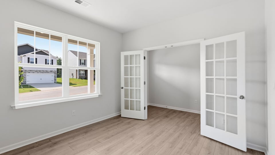 Flex room with windows,