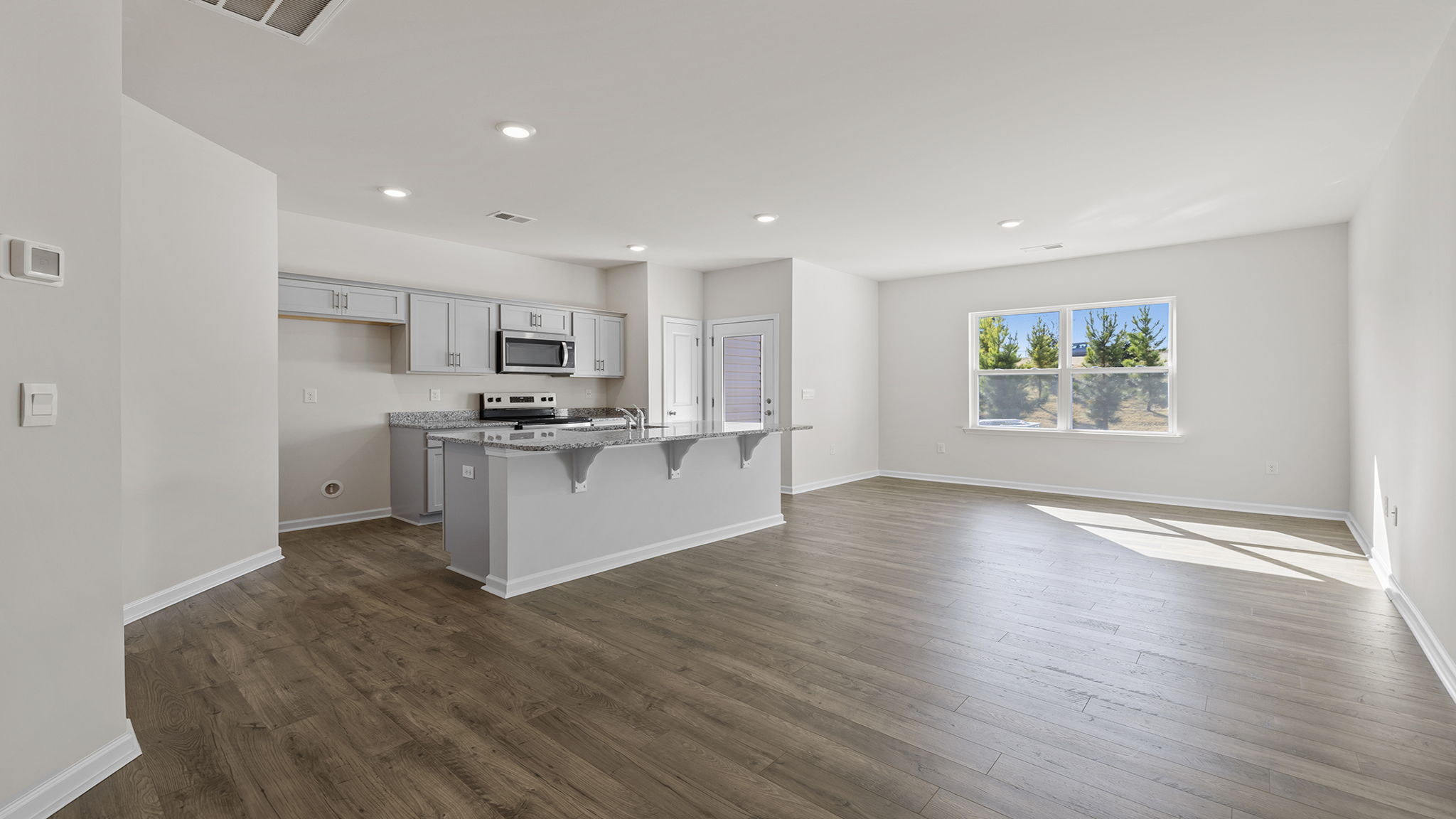 Open floorplan with lots of windows.