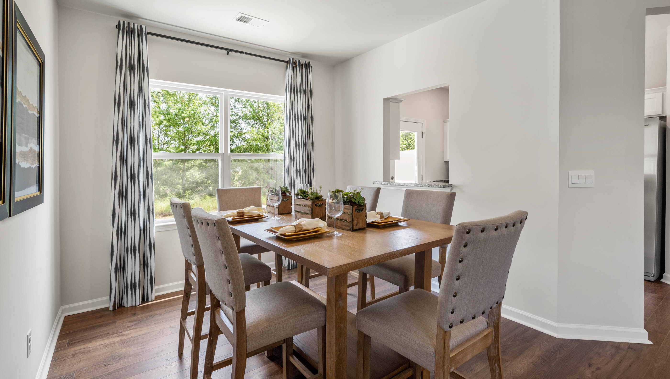 Dining area in the kitchen.