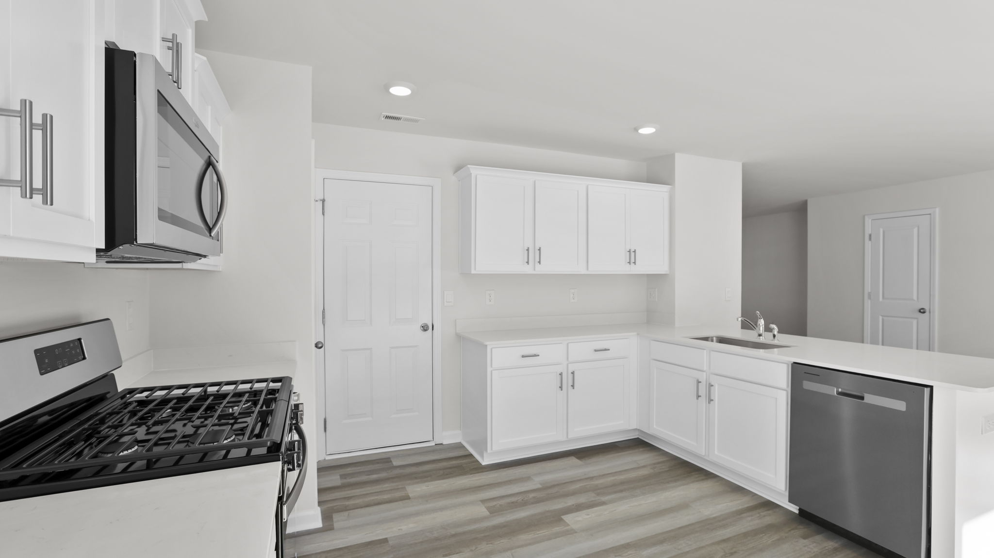 Large functional kitchen.