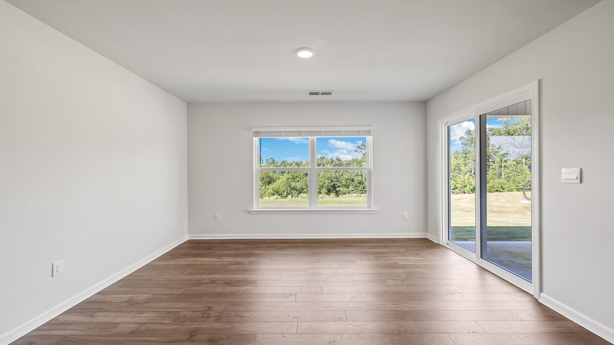 Diningroom with window.