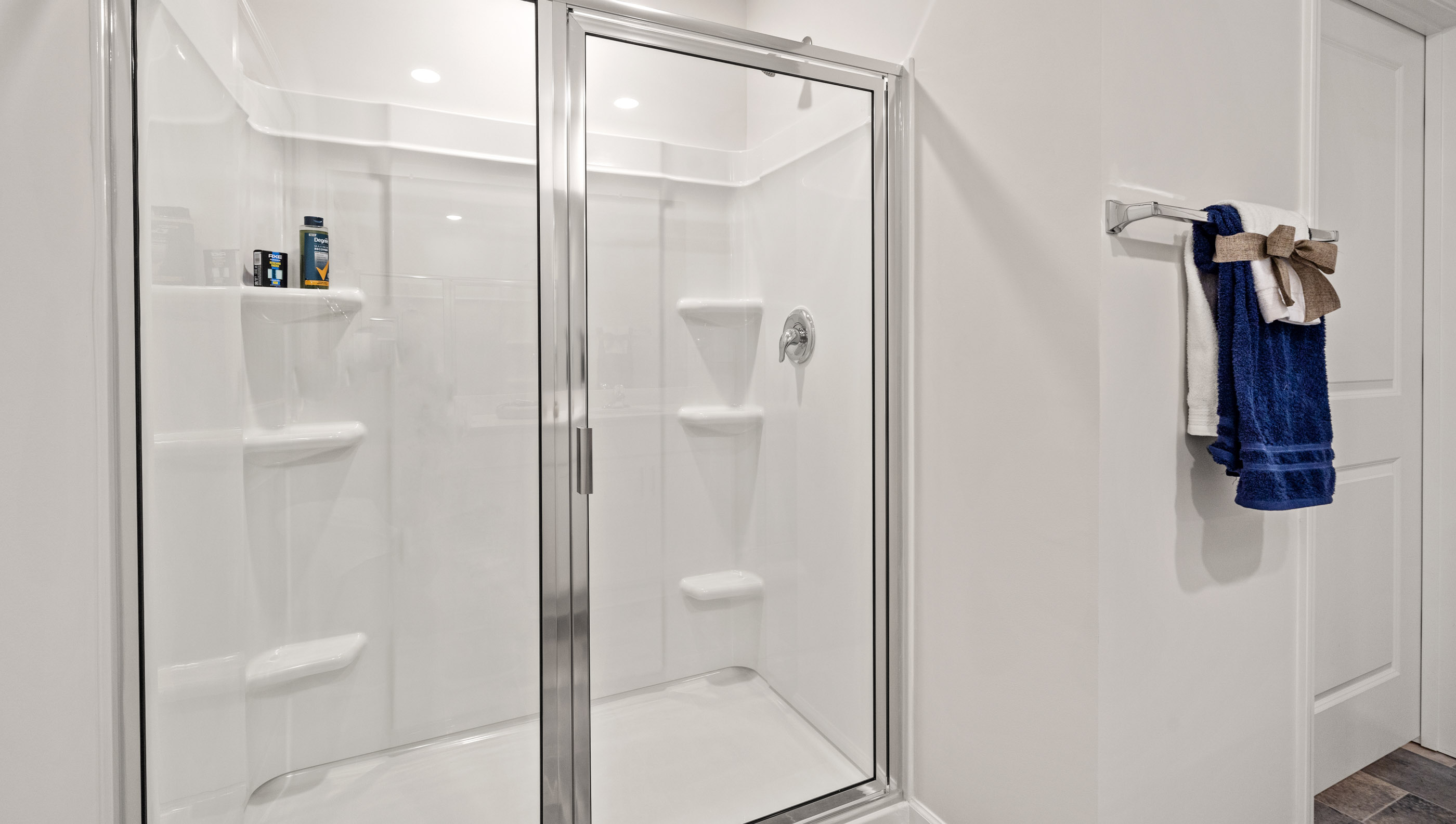 Walk in shower in primary bethroom.