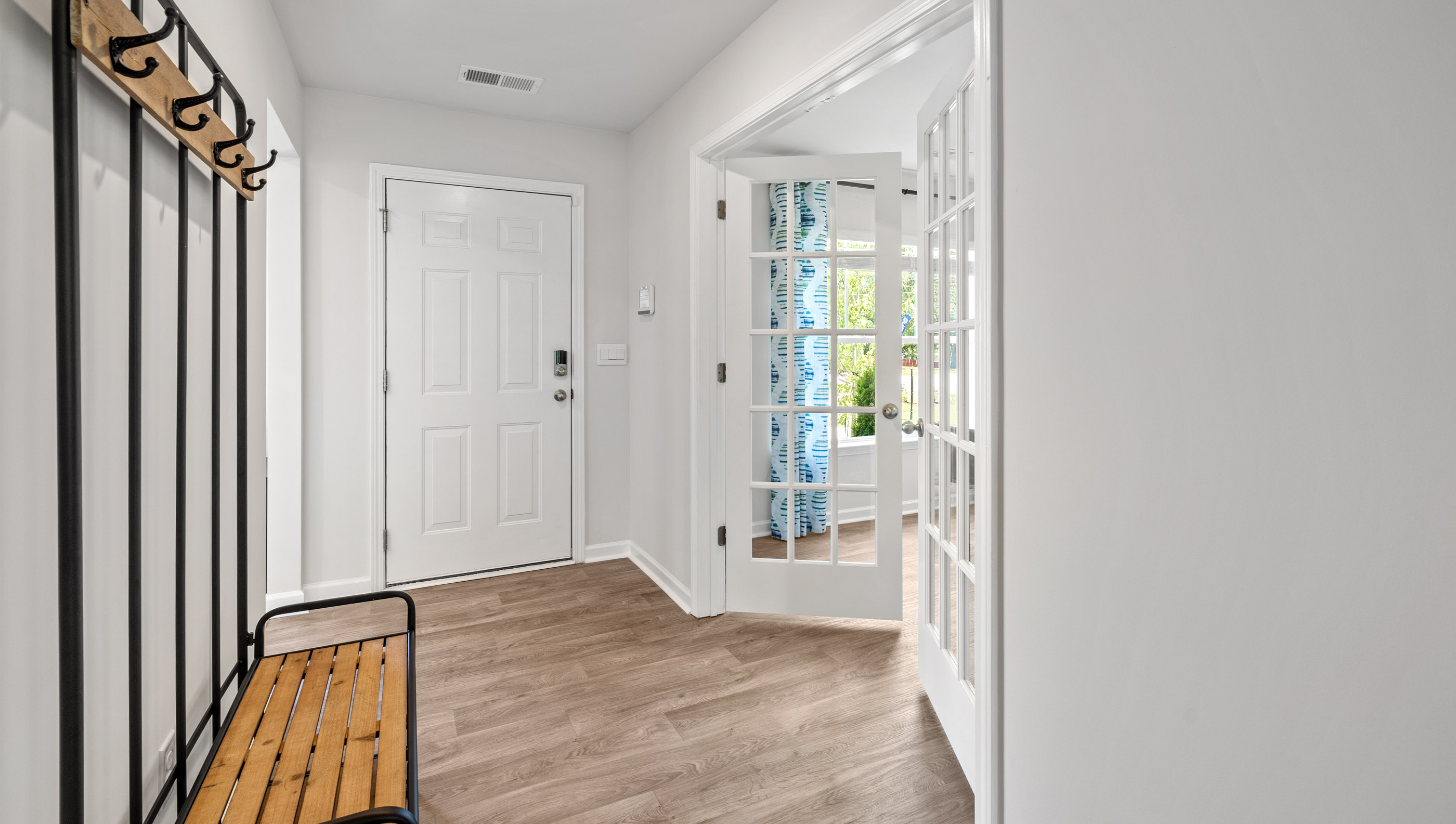 Entrace you of foyer.