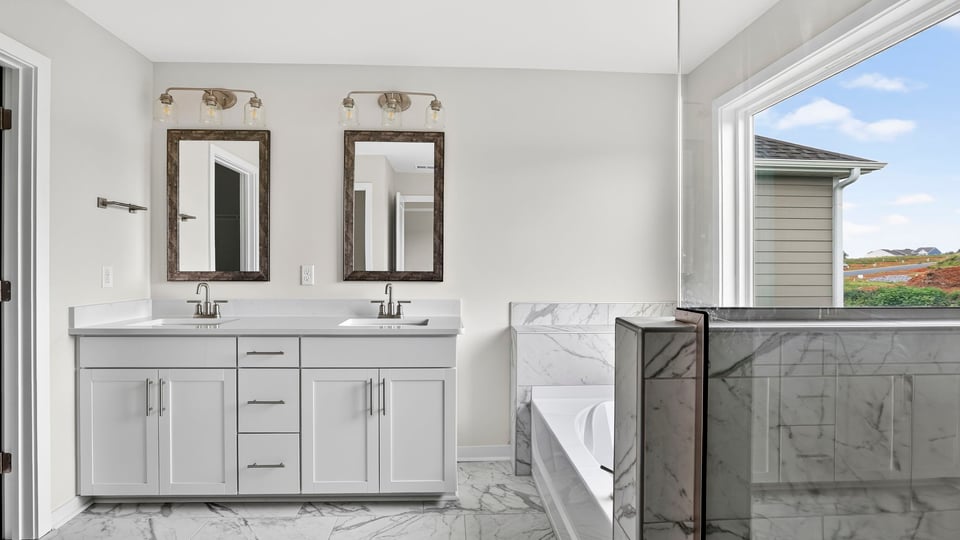 Bathroom with doble vanity sink.