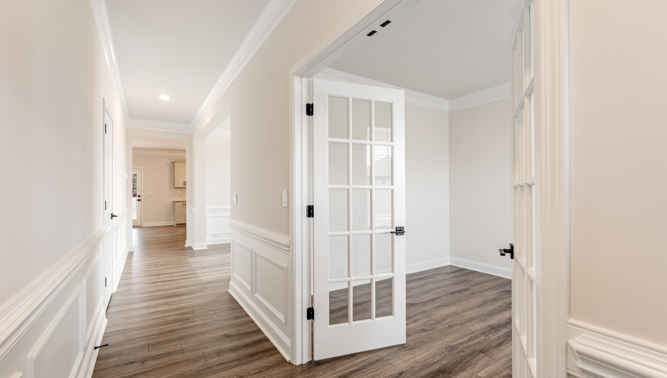 Foyer to kitchen.