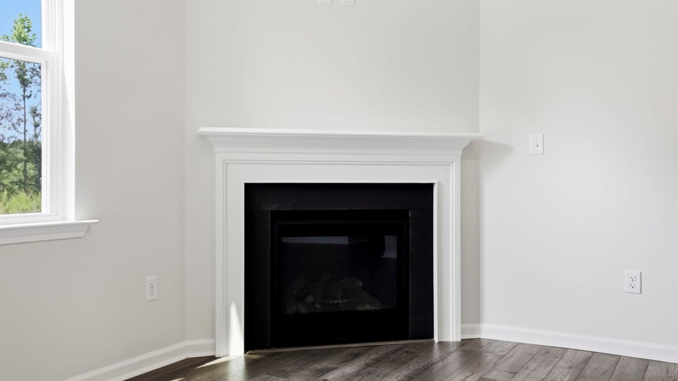 Livingroom with fireplace.