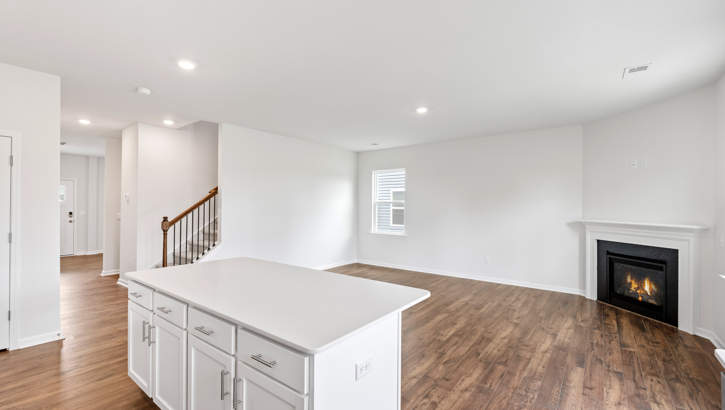 Livingroom with fireplace.