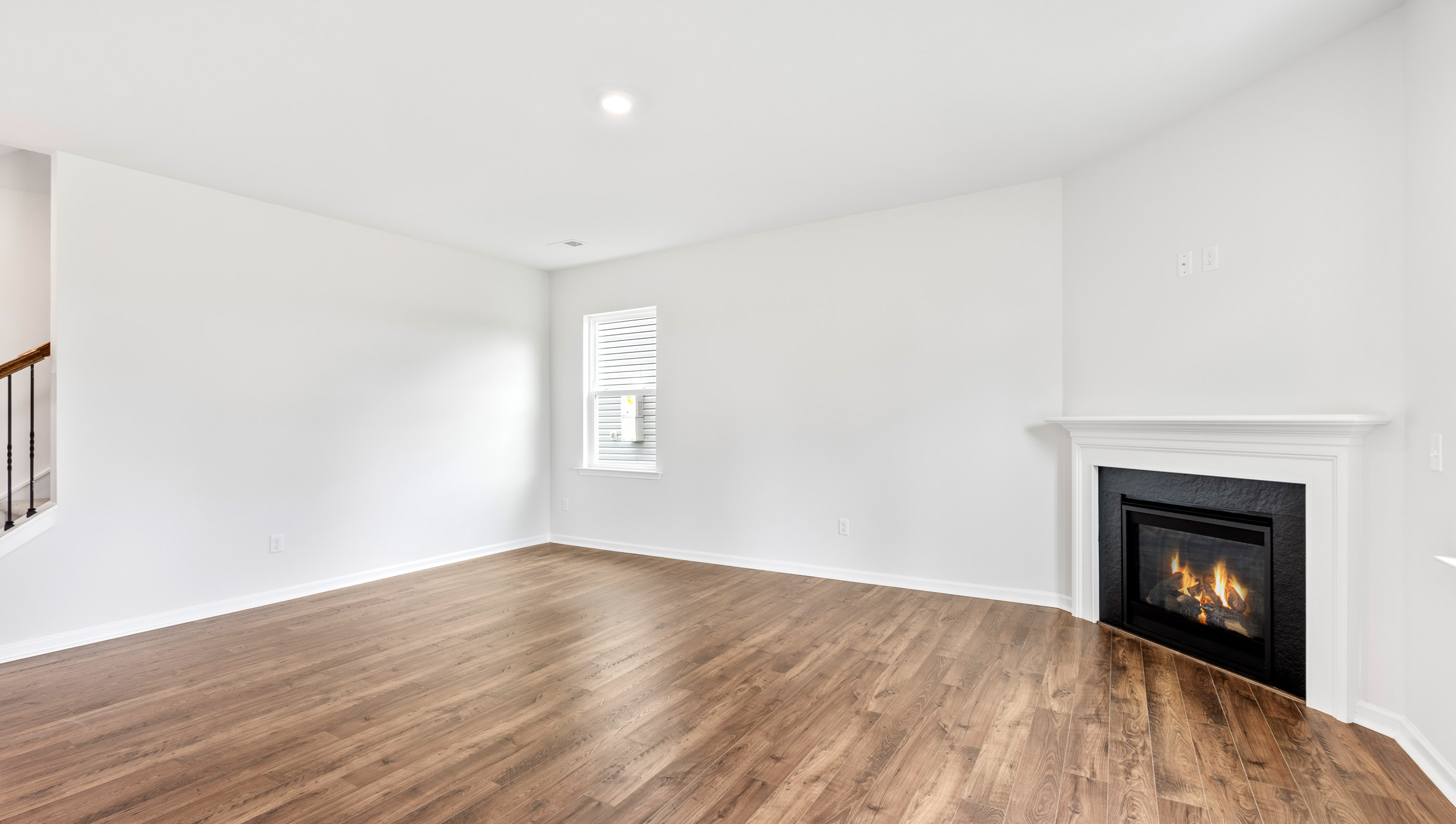 Livingroom with fireplace.