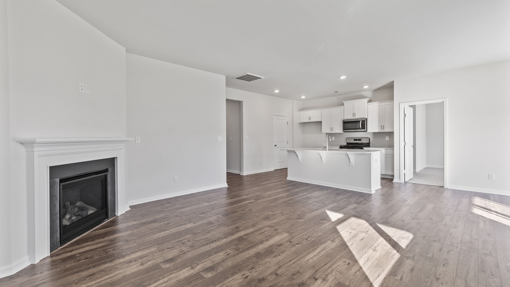 Livingroom with fireplace.