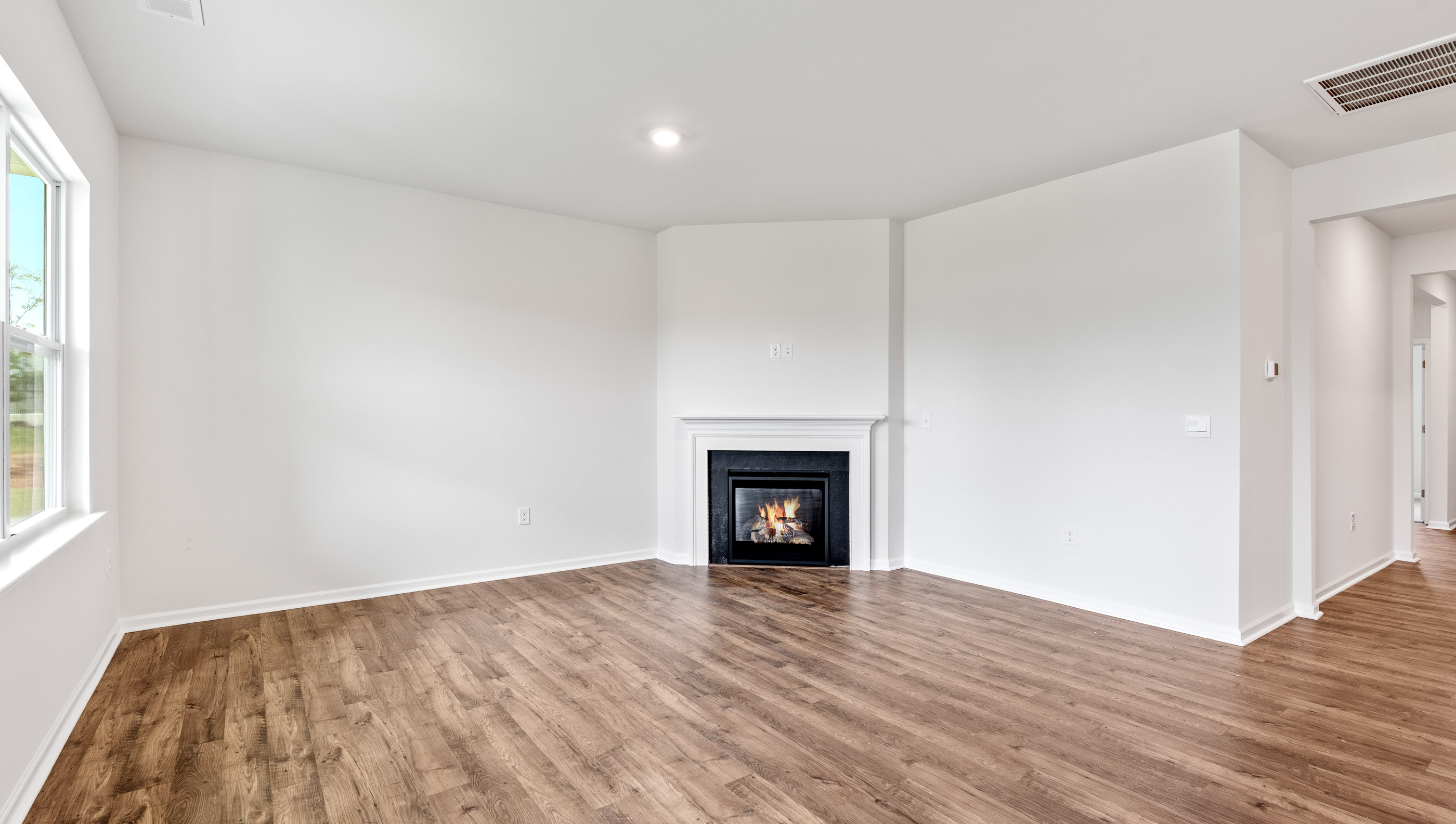 Livingroom with fireplace.