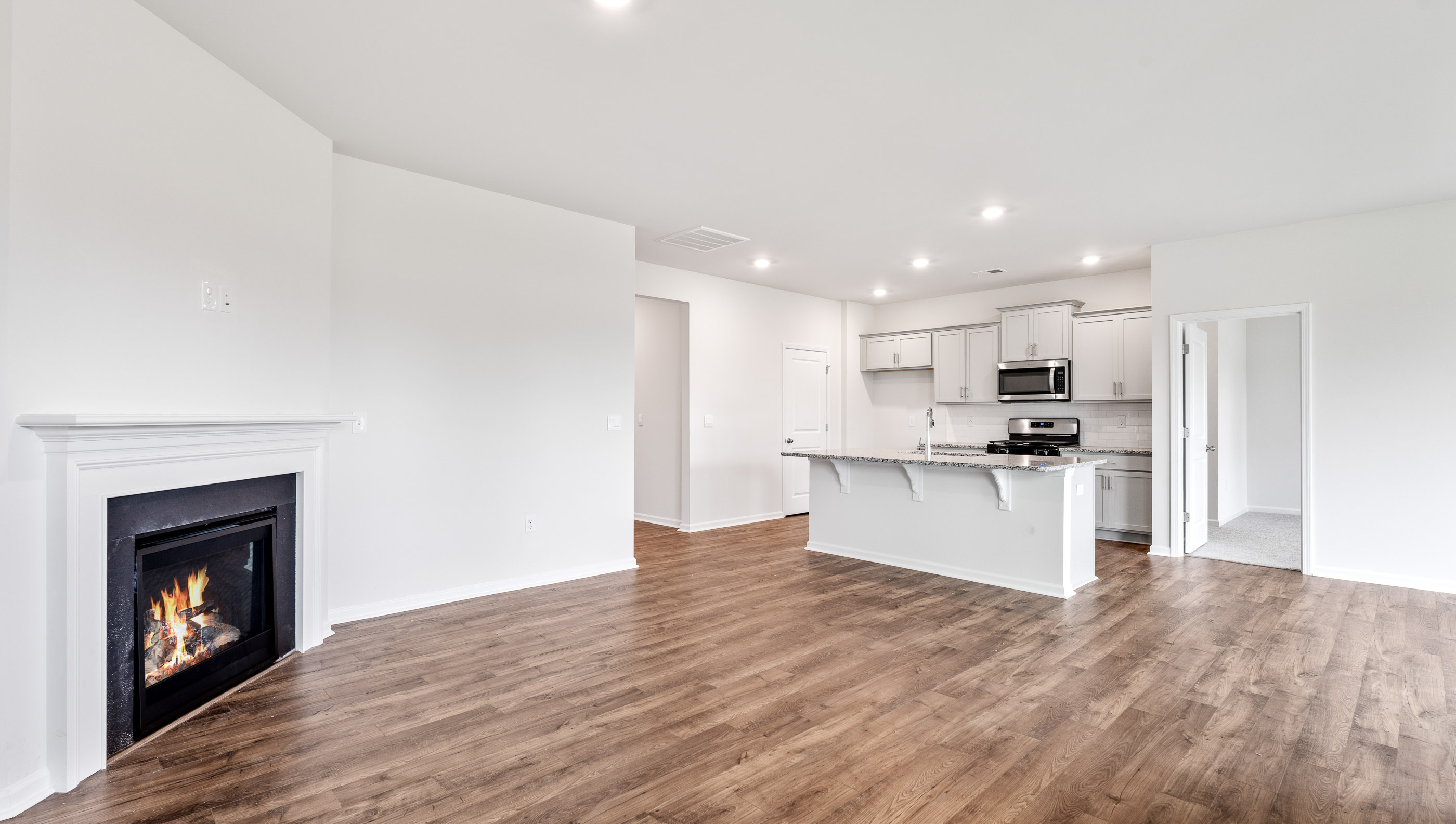 Livingroom with fireplace.