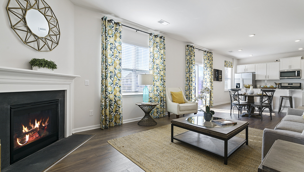 Livingroom with fireplace.